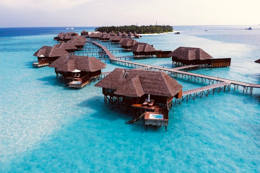 brown wooden cottage on blue body of water during daytime, Maldive — CautaVacanta.ro