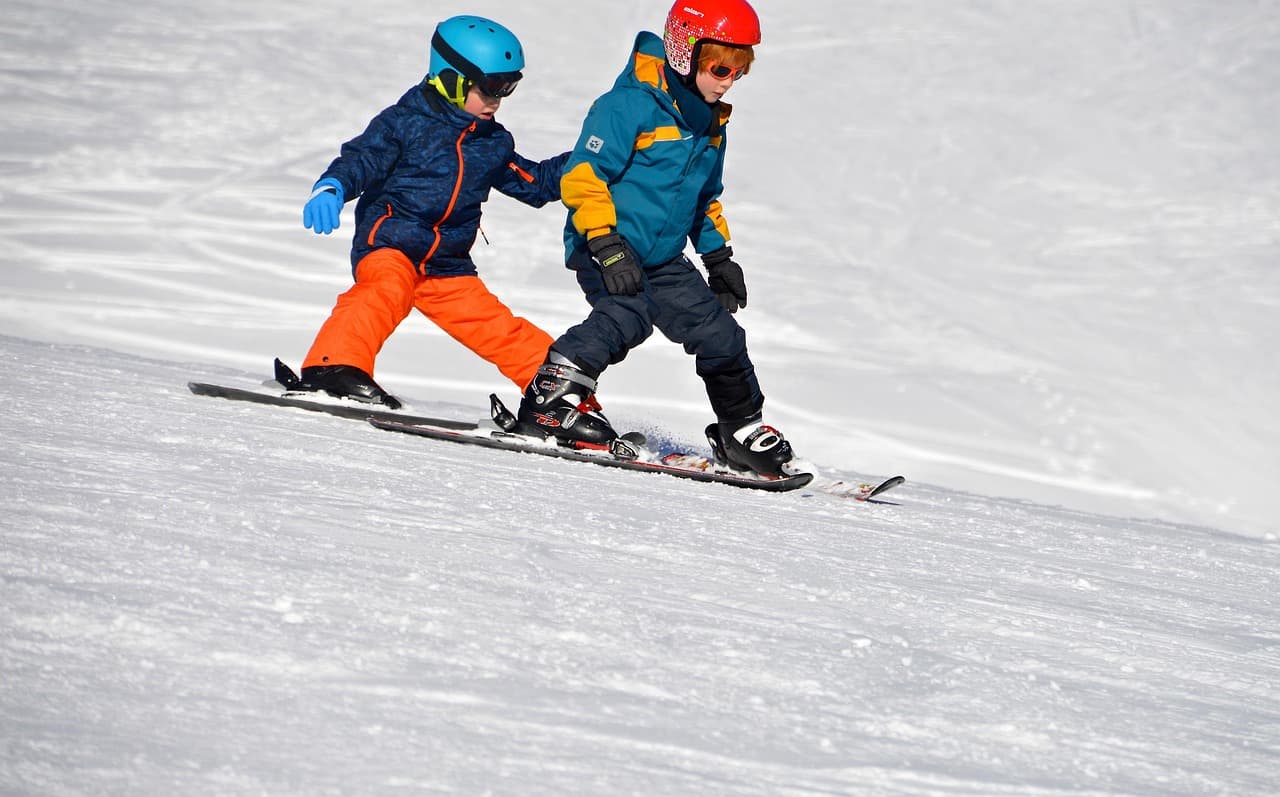 children, ski lessons, exercise hills, black forest, ski slope, children hill, beginners, hill, nature, snow, winter, forest, landscape, mountain, heaven, cold, hike, travel, vacations, piste, Vacanță în familie — CautaVacanta.ro